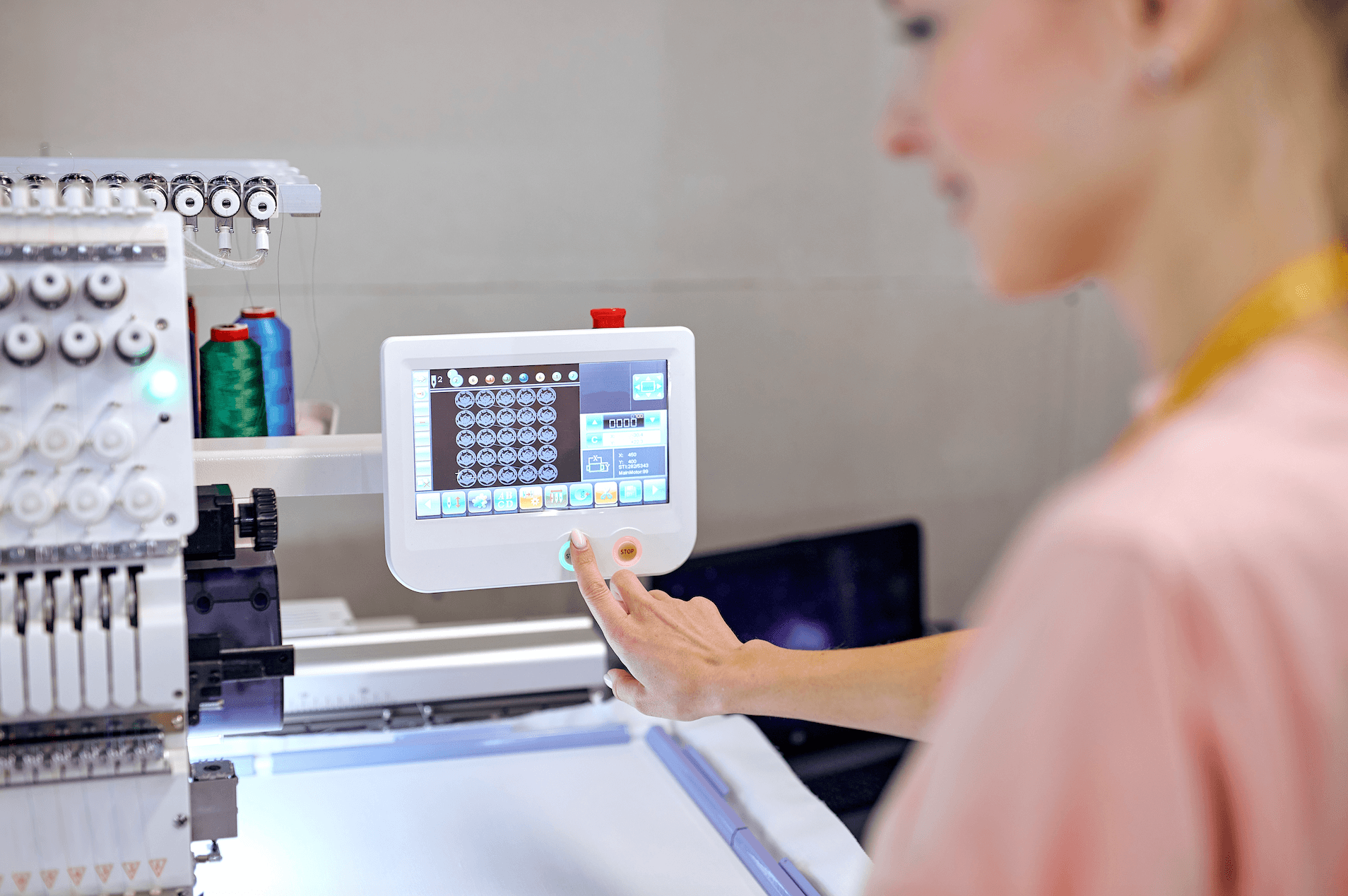 An operator managing industrial machinery, demonstrating QReserve’s equipment access control and safety prerequisite verification.